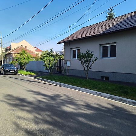 Carla'S Place Ap 2 Oradea Exterior photo