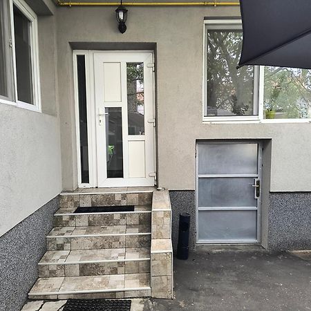 Carla'S Place Ap 2 Oradea Exterior photo