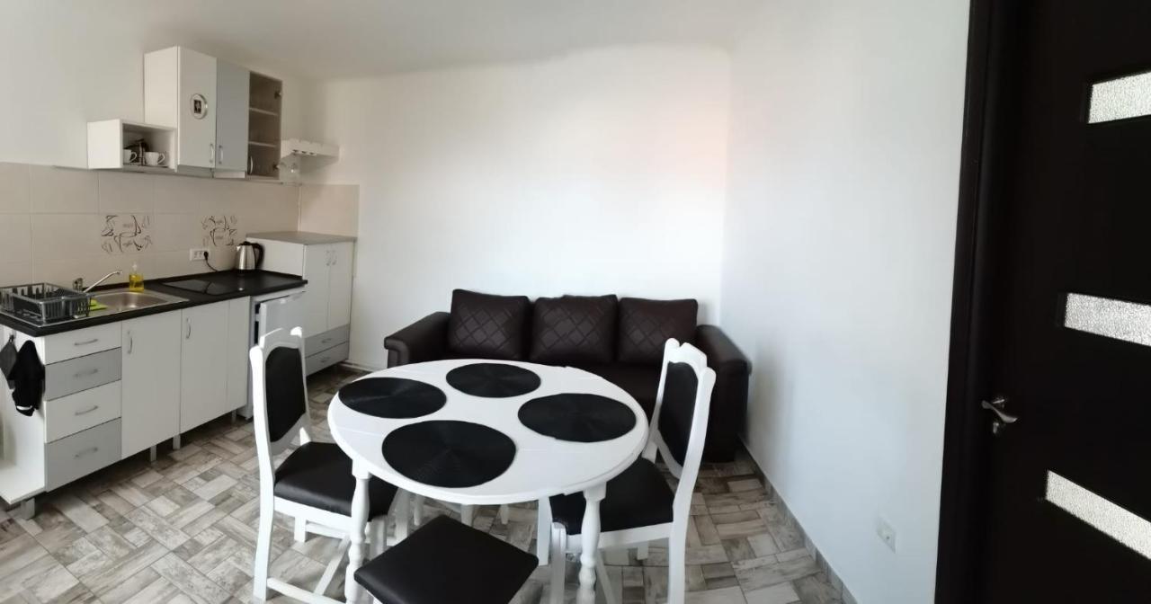 Carla'S Place Ap 2 Oradea Exterior photo